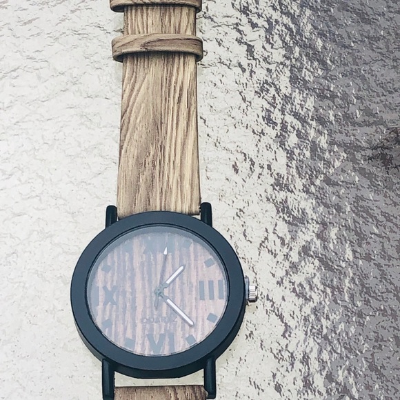 Wood grain look alike watch. Stainless back. - Picture 4 of 7